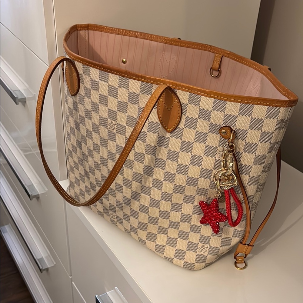 Luis Vuitton MM Tote Bag